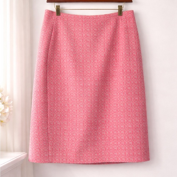 Calvin Klein Pink Tweed Suit with pencil skirt (Blazer=6, Skirt =4) - Picture 3 of 13